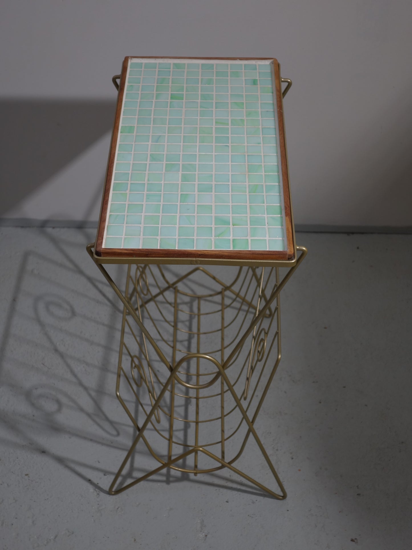 MAGAZINE RACK