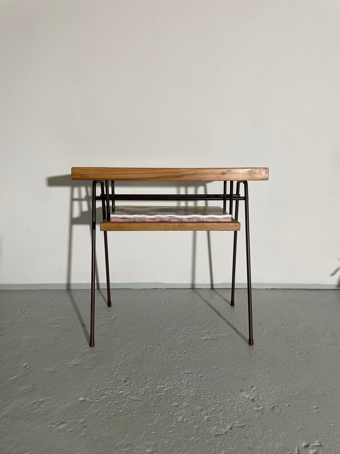 MAGAZINE RACK