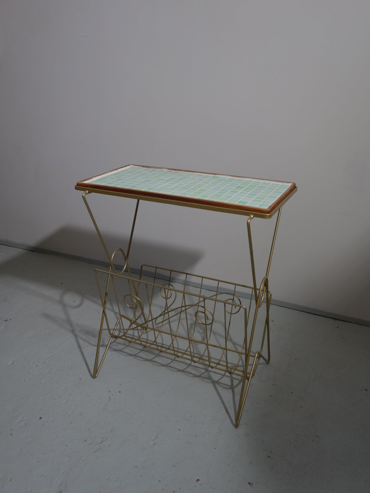 MAGAZINE RACK