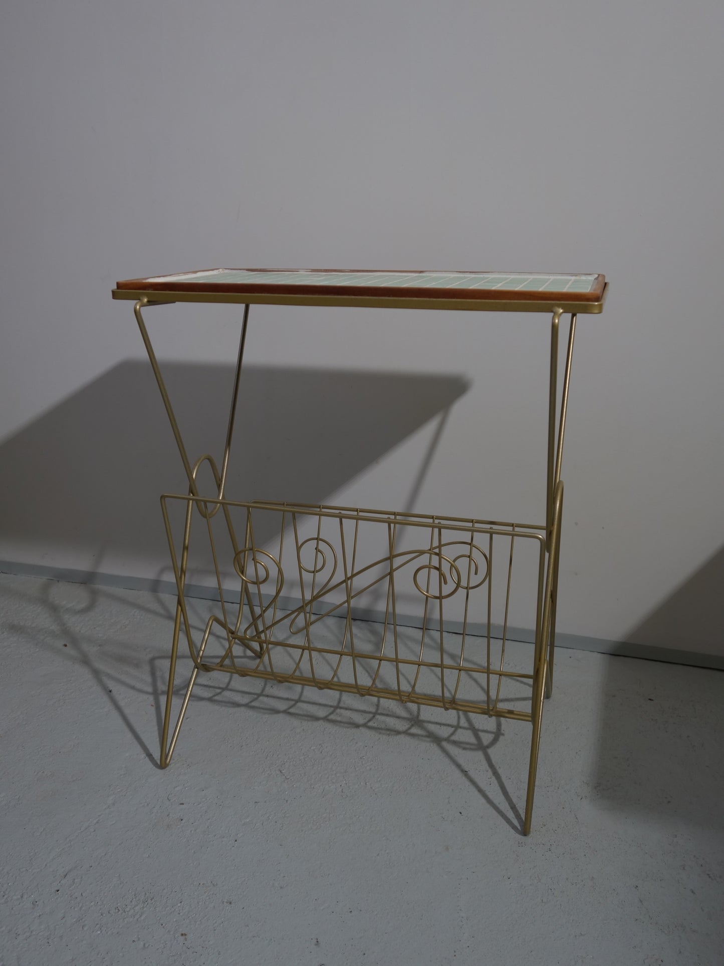 MAGAZINE RACK