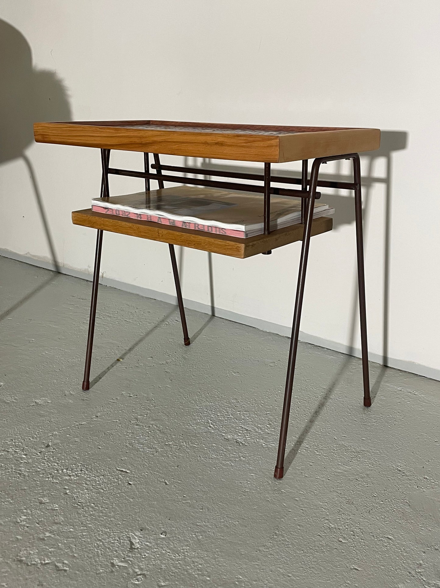 MAGAZINE RACK