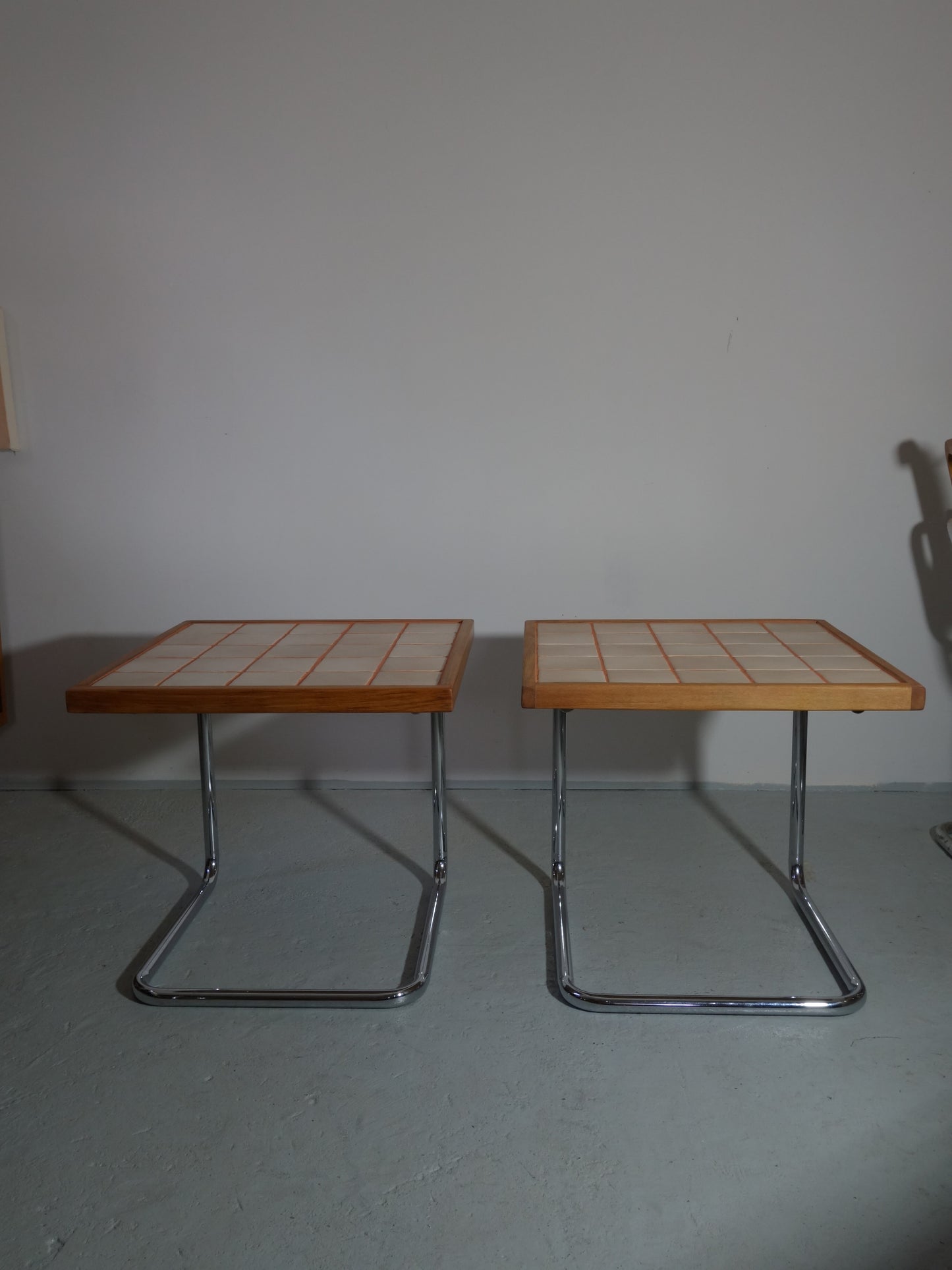 CREAM SIDE TABLE