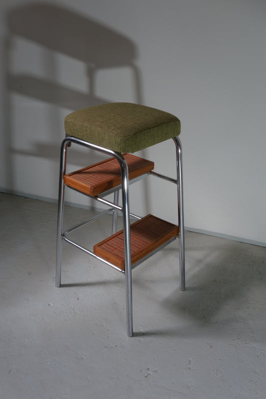 MARIGOLD STEP STOOL