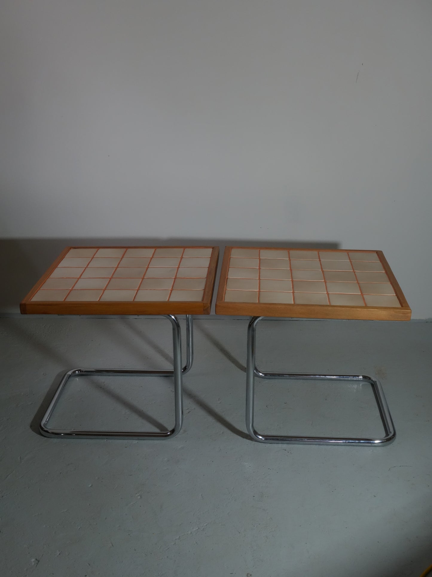 CREAM SIDE TABLE