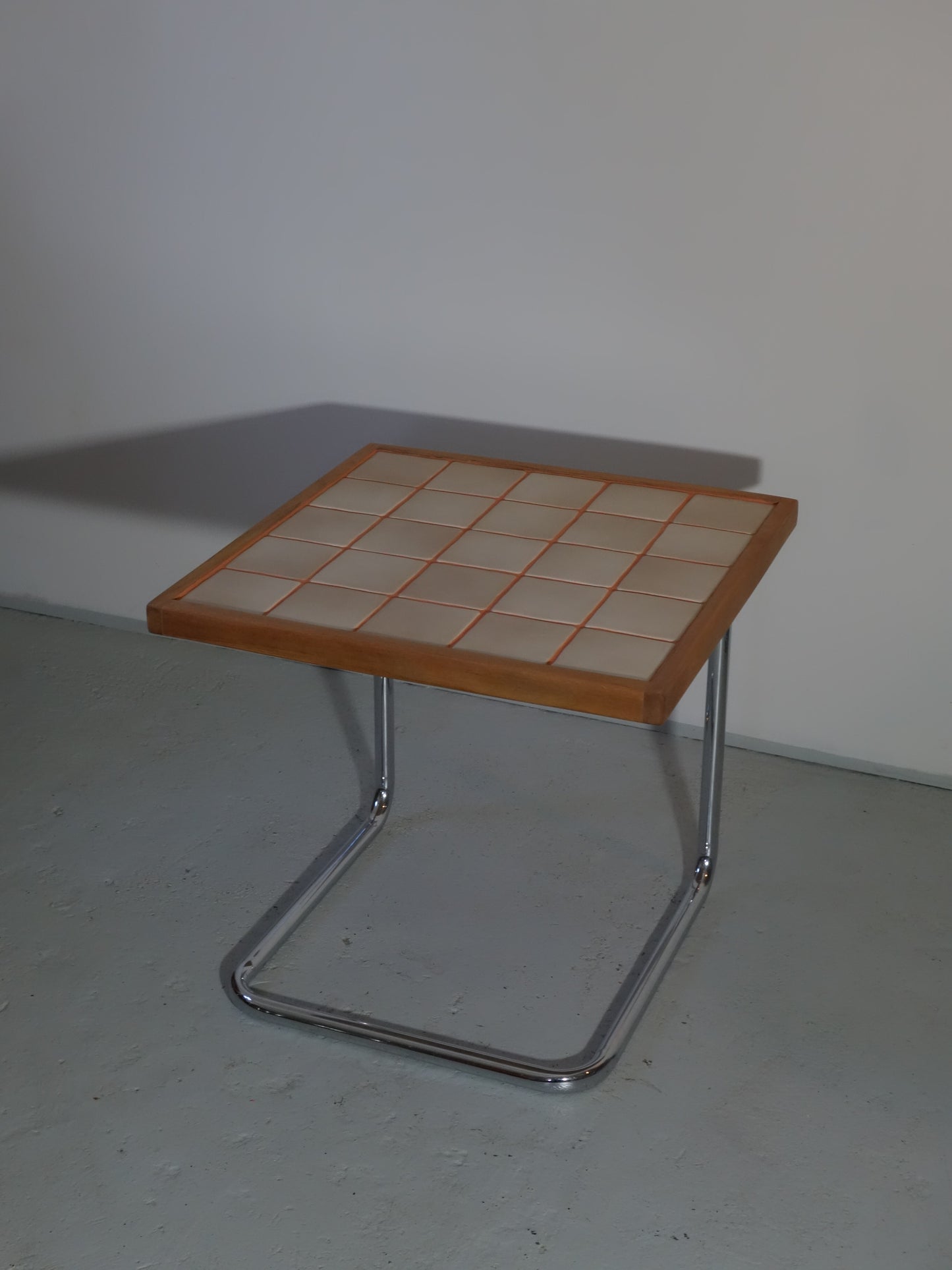 CREAM SIDE TABLE